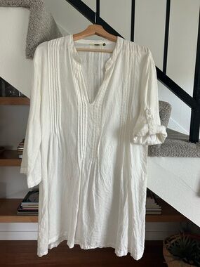 Lightweight White Tunic Top - Relaxed V-Neck
